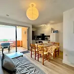 T3 Face A La Avec Terrasse Et Parking Prive A - Fr-1-338-587 *