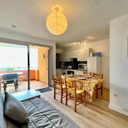 T3 Face A La Avec Terrasse Et Parking Prive A - Fr-1-338-587 *